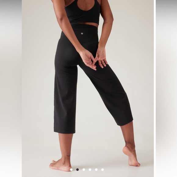 EUC Women’s Athleta Elation Wide Crop Activewear/ Yoga Pant Black Size M Petite - Picture 4 of 9